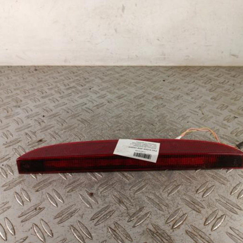 Feu arriere stop central RENAULT CLIO 2 CAMPUS