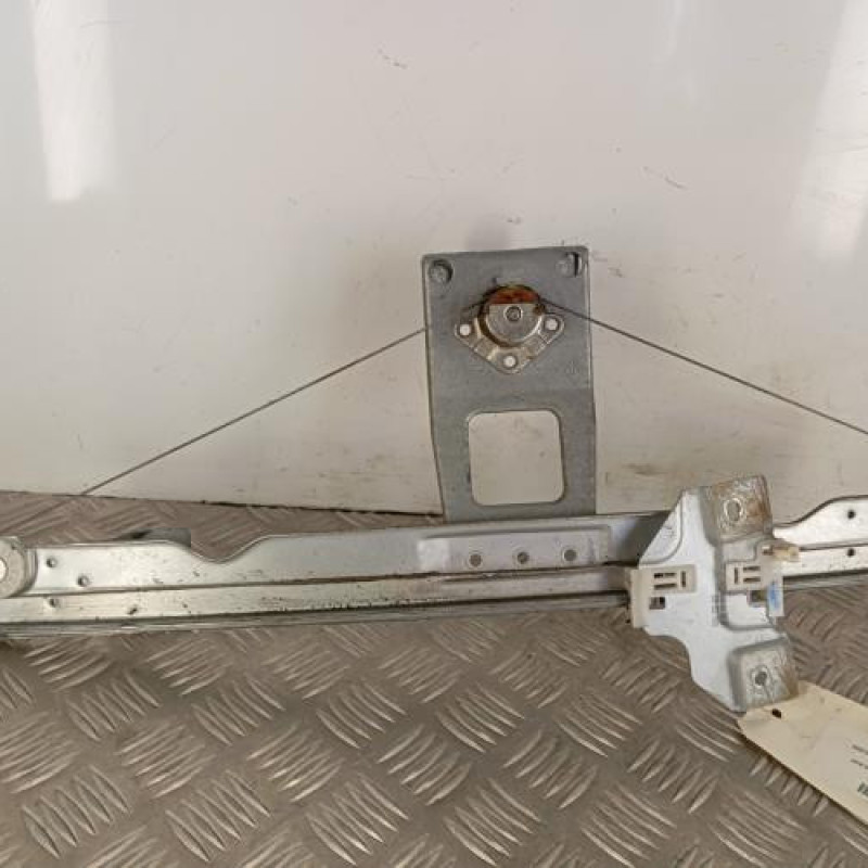 Leve vitre mecanique avant droit DACIA SANDERO 1