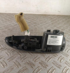 Interrupteur de leve vitre arriere droit NISSAN JUKE 1