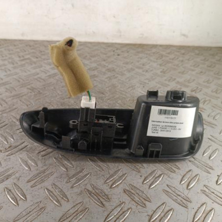 Interrupteur de leve vitre arriere droit NISSAN JUKE 1