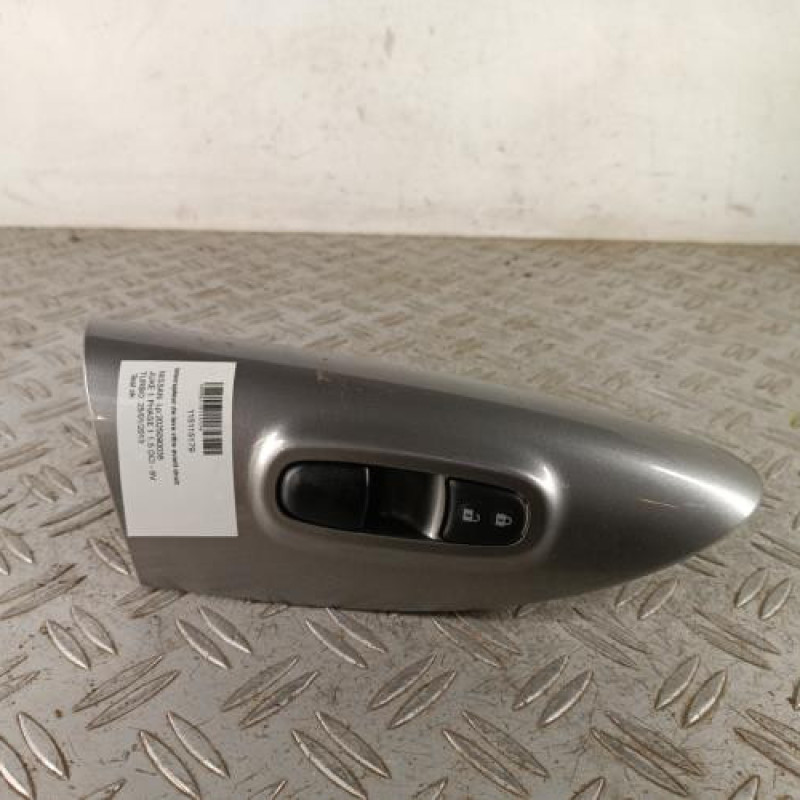 Interrupteur de leve vitre avant droit NISSAN JUKE 1