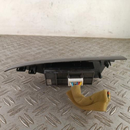 Interrupteur de leve vitre avant droit NISSAN JUKE 1