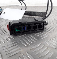 Attache ceinture avant gauche OPEL CORSA D