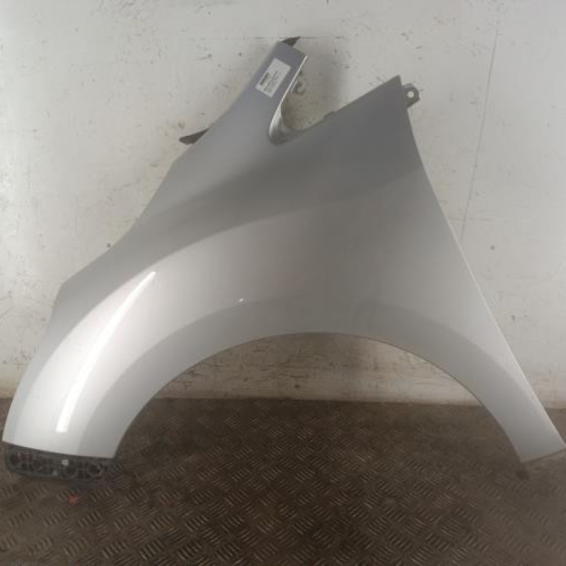 Aile avant gauche TOYOTA VERSO Aile avant gauche TOYOTA VERSO