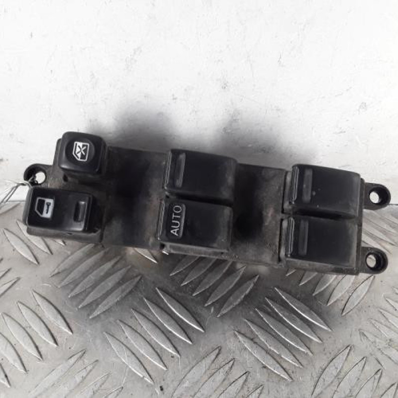 Interrupteur de leve vitre avant gauche NISSAN X-TRAIL 1