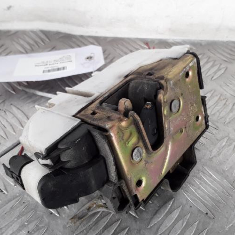 Serrure avant gauche VOLKSWAGEN POLO 3