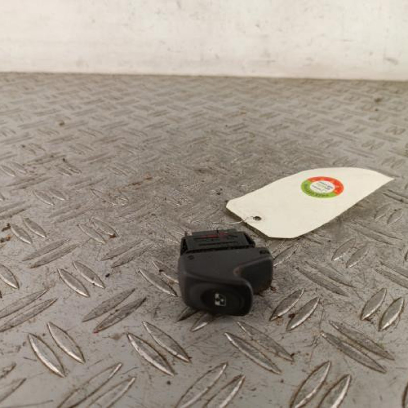 Interrupteur de leve vitre avant gauche RENAULT CLIO 2
