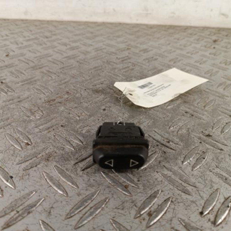 Interrupteur de leve vitre avant gauche PEUGEOT 106