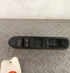 Interrupteur de leve vitre avant gauche PEUGEOT 207 Photo n°1