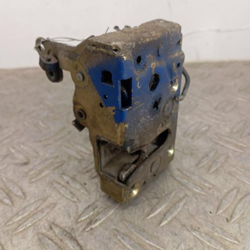 Serrure avant droit PEUGEOT 106