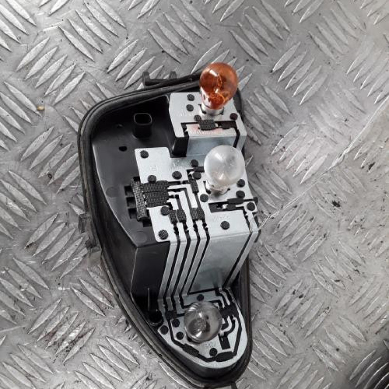 Platine feu arriere droit RENAULT CLIO 3