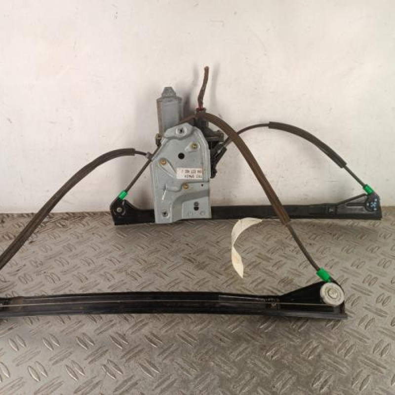 Leve vitre electrique avant droit VOLKSWAGEN POLO 3