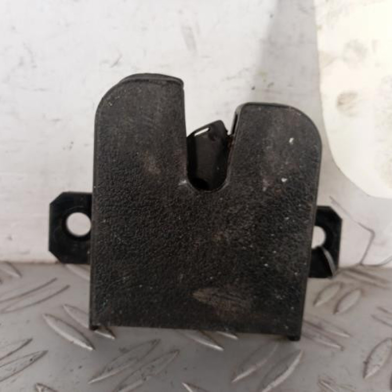 Serrure de hayon VOLKSWAGEN GOLF 4 Serrure de hayon VOLKSWAGEN GOLF 4