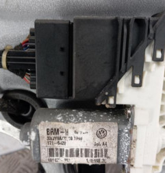 Leve vitre electrique arriere droit VOLKSWAGEN GOLF 4 Photo n°4