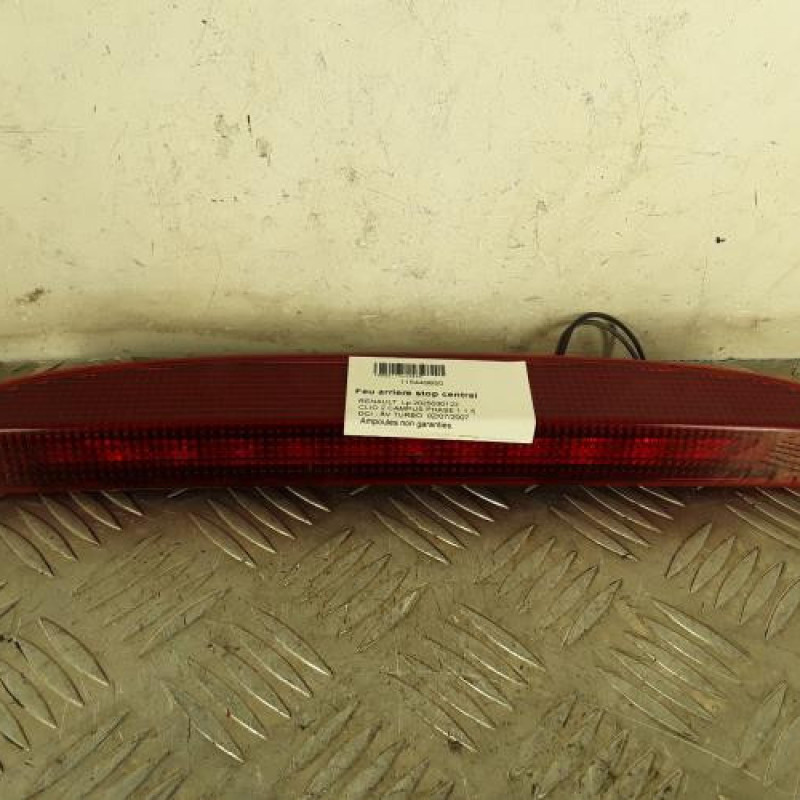 Feu arriere stop central RENAULT CLIO 2 CAMPUS Feu arriere stop central RENAULT CLIO 2 CAMPUS