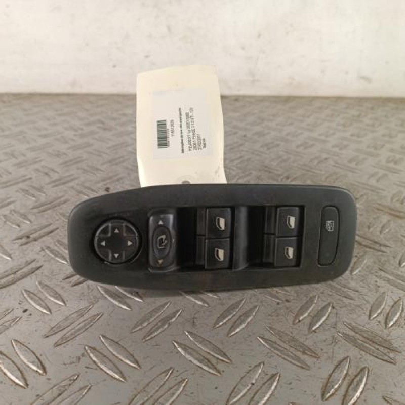 Interrupteur de leve vitre avant gauche PEUGEOT 2008 1