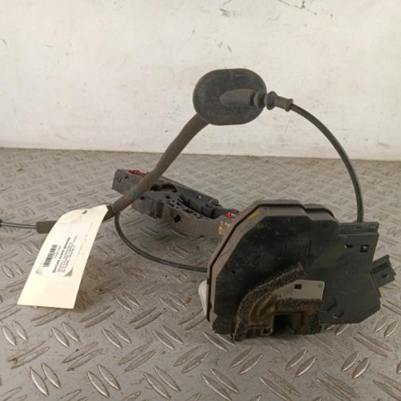 Serrure avant gauche RENAULT CLIO 4 Serrure avant gauche RENAULT CLIO 4