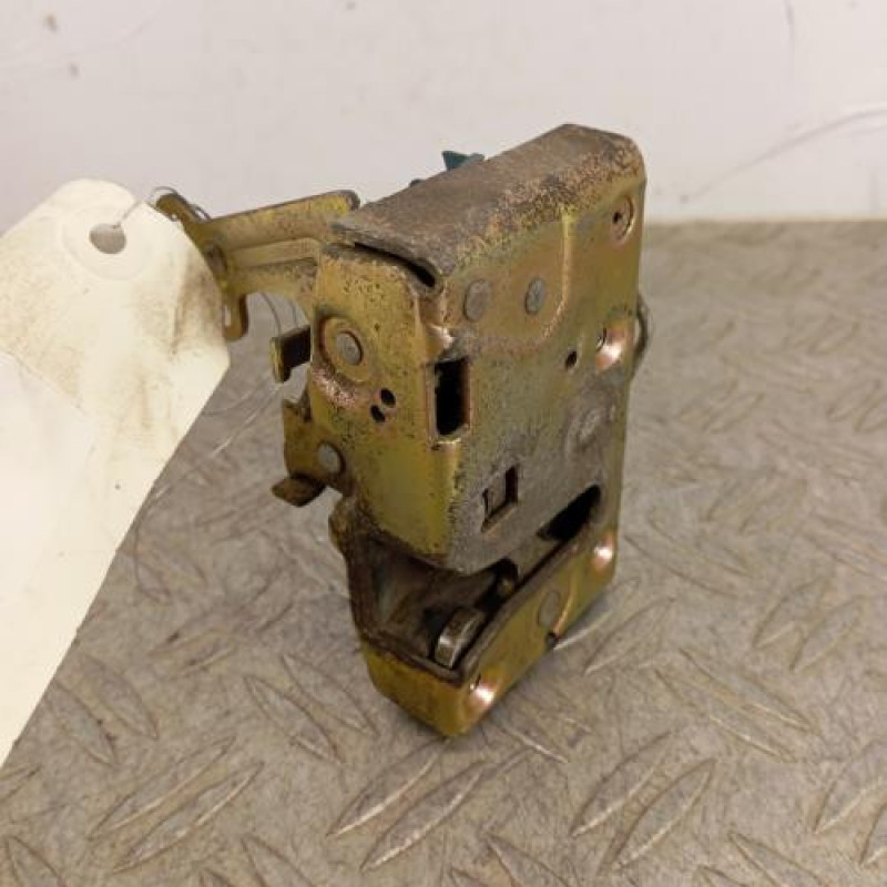 Serrure avant droit CITROEN SAXO