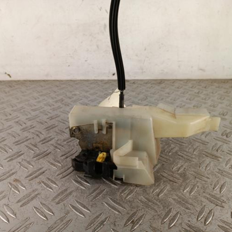 Serrure avant gauche RENAULT CLIO 2 Serrure avant gauche RENAULT CLIO 2