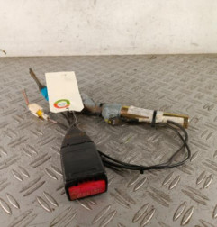 Attache ceinture avant gauche RENAULT CLIO 2