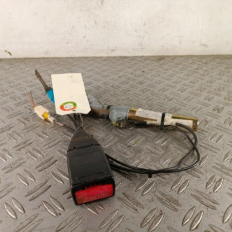 Attache ceinture avant gauche RENAULT CLIO 2