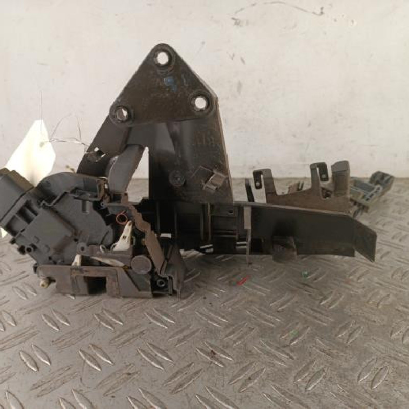 Serrure avant droit FORD FOCUS 2