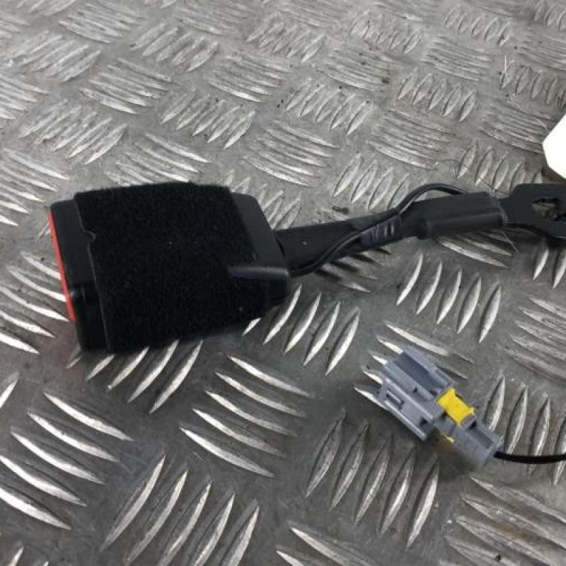Attache ceinture avant droit PEUGEOT 2008 1