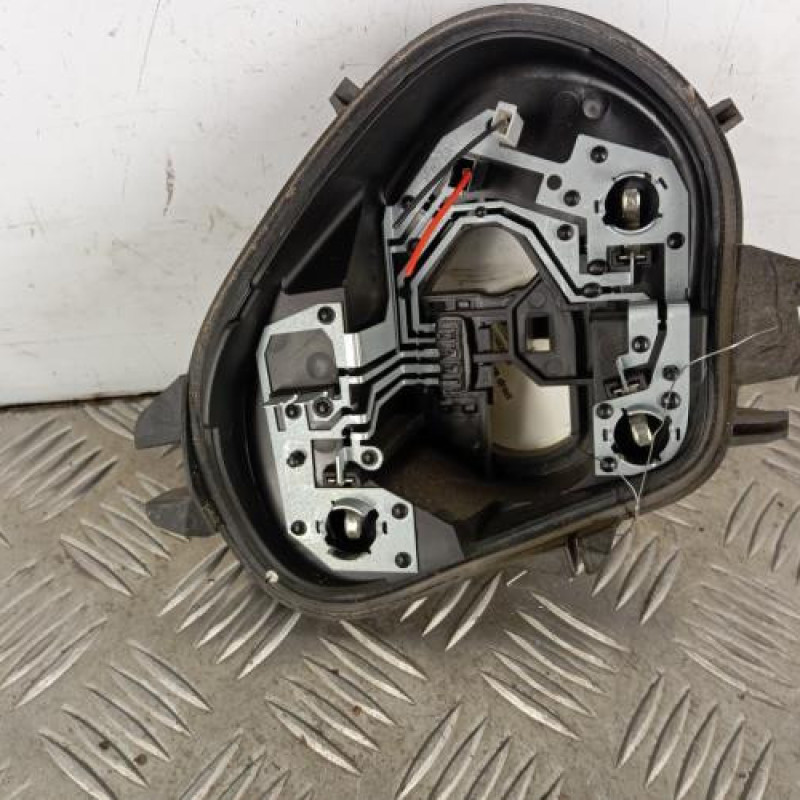 Platine feu arriere droit PEUGEOT 208 1