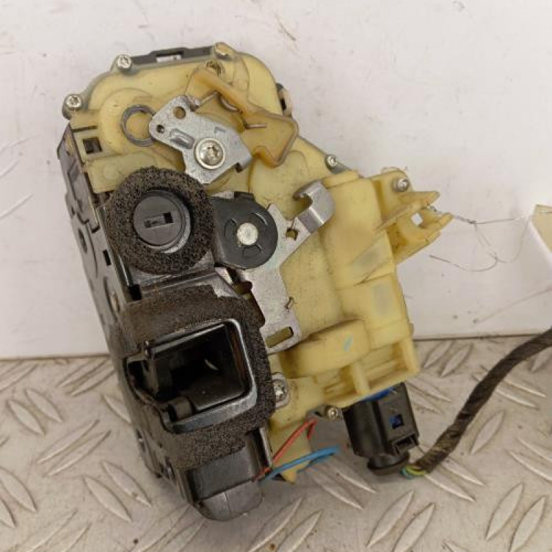 Serrure arriere gauche VOLKSWAGEN POLO 4