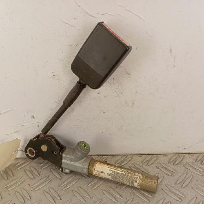 Attache ceinture avant gauche PEUGEOT 306
