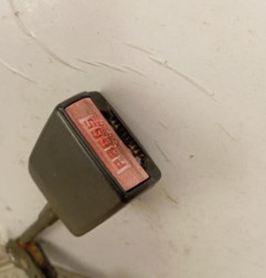 Attache ceinture avant gauche PEUGEOT 306