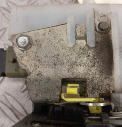 Serrure arriere gauche RENAULT CLIO 2 CAMPUS Photo n°4