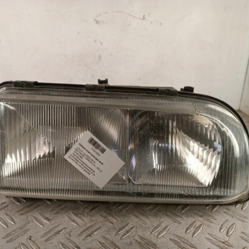 Optique avant principal droit (feux)(phare) VOLVO 850