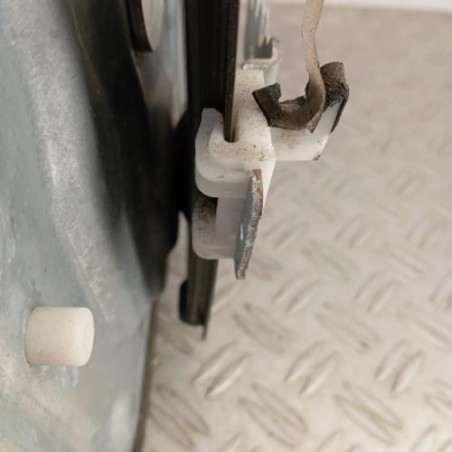 Leve vitre electrique avant droit NISSAN QASHQAI 1