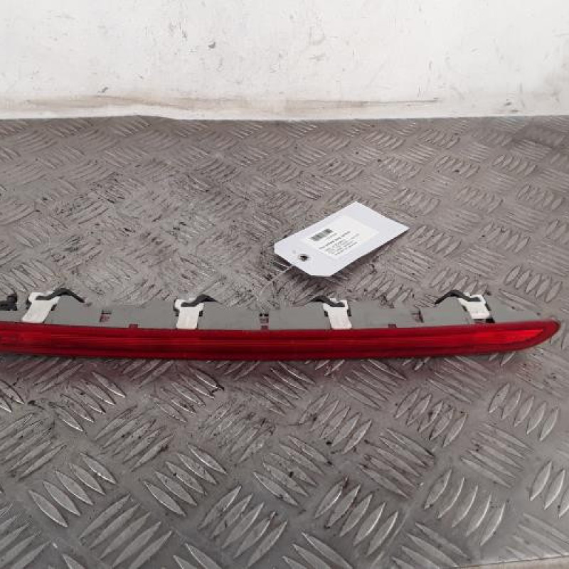 Feu arriere stop central BMW SERIE 1 F20 Feu arriere stop central BMW SERIE 1 F20