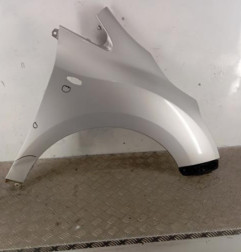 Aile avant droit TOYOTA VERSO Photo n°1