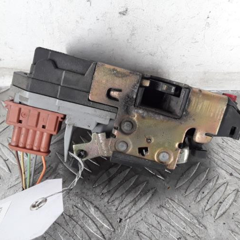 Serrure arriere droit PEUGEOT 206