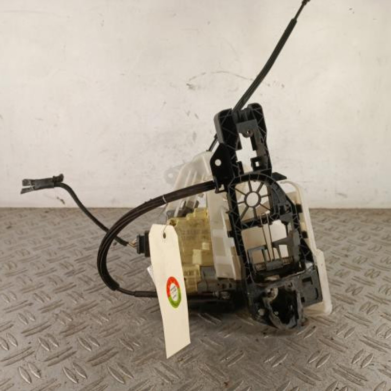 Serrure avant gauche VOLKSWAGEN PASSAT 5 Serrure avant gauche VOLKSWAGEN PASSAT 5