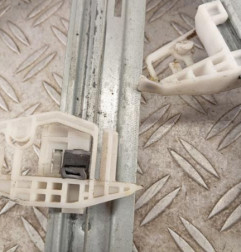 Leve vitre electrique avant gauche CITROEN XSARA PICASSO Photo n°4