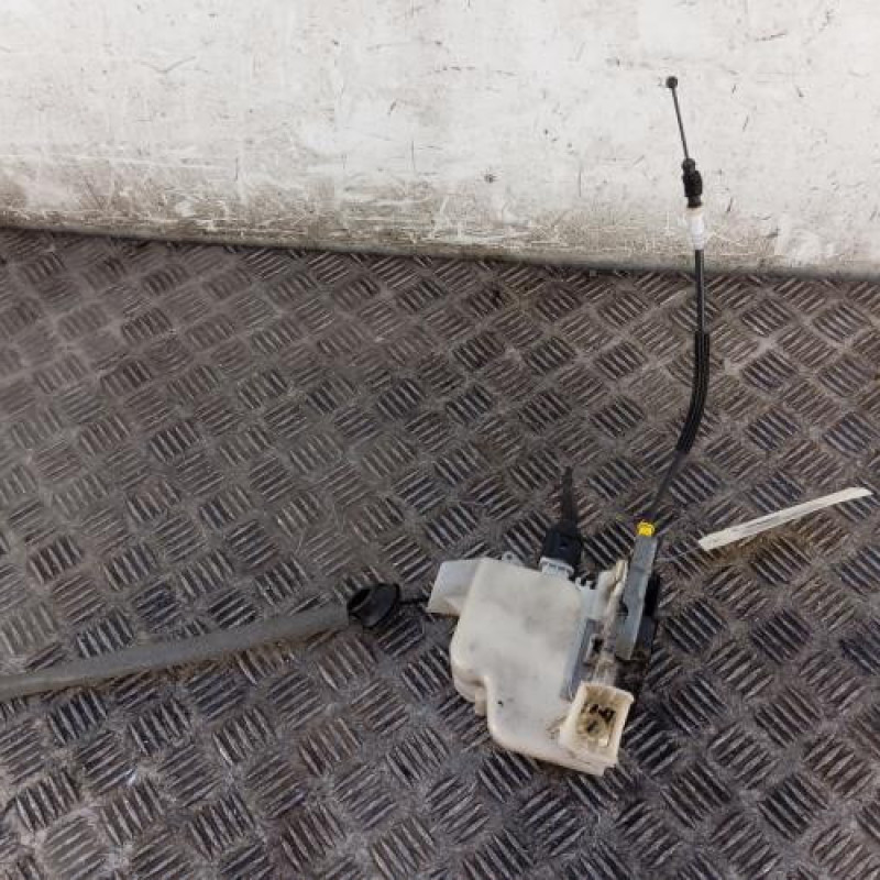 Serrure avant droit AUDI A6 4