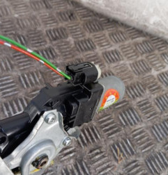 Leve vitre electrique arriere droit SUZUKI SWIFT 4 Photo n°3