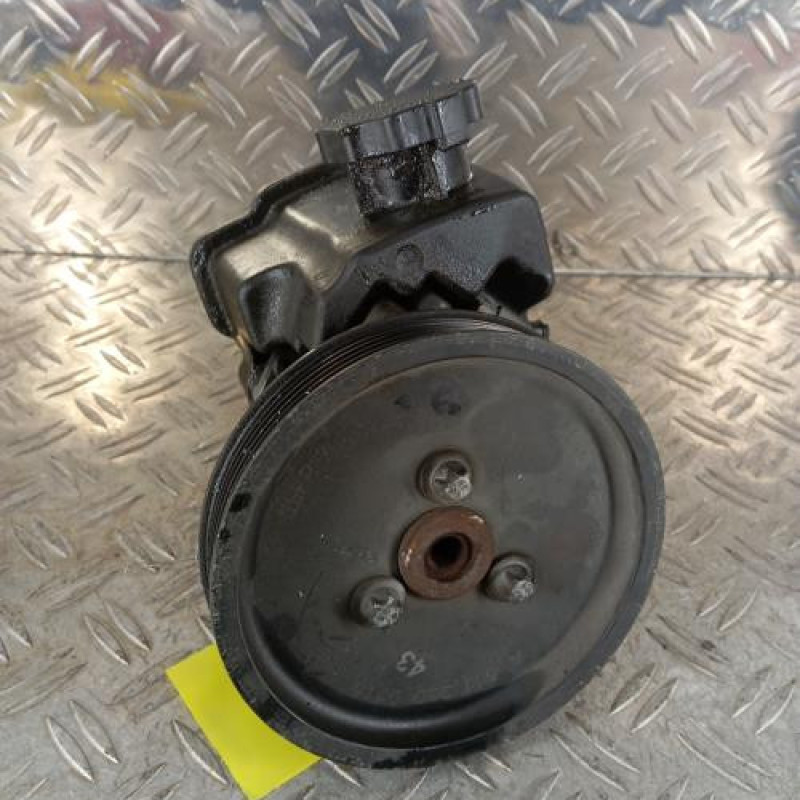 Pompe de direction MERCEDES VITO 639
