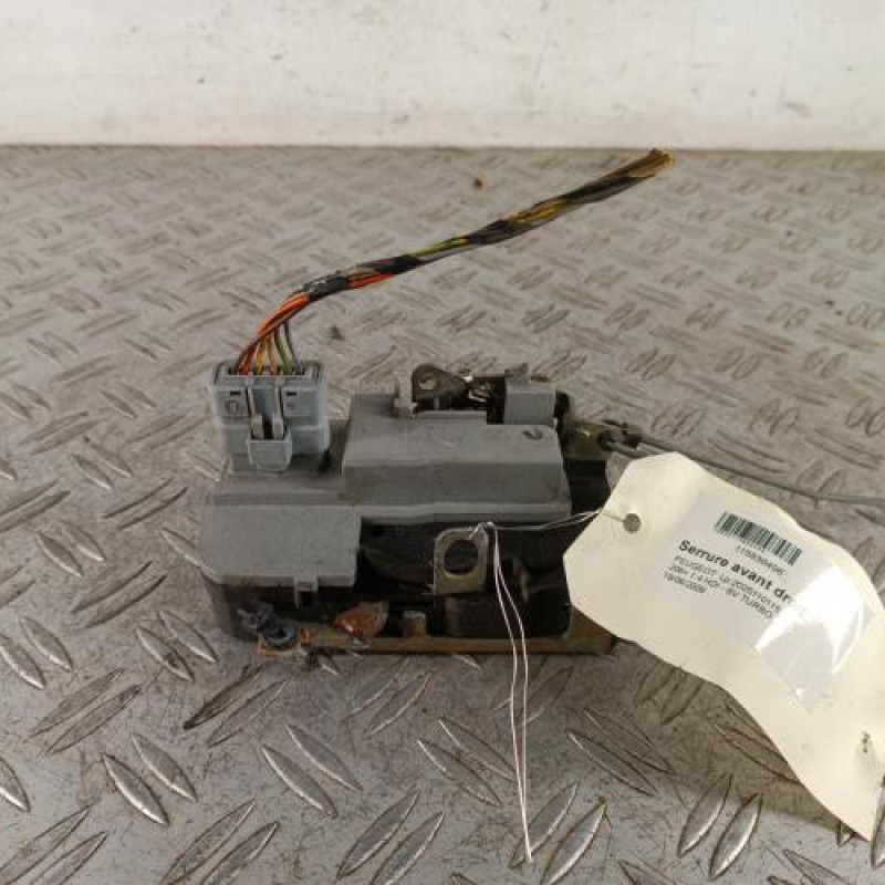 Serrure avant droit PEUGEOT 206+