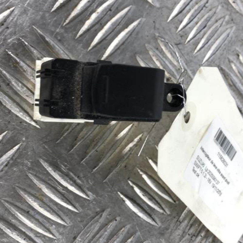 Interrupteur de leve vitre avant droit SUZUKI SWIFT 5