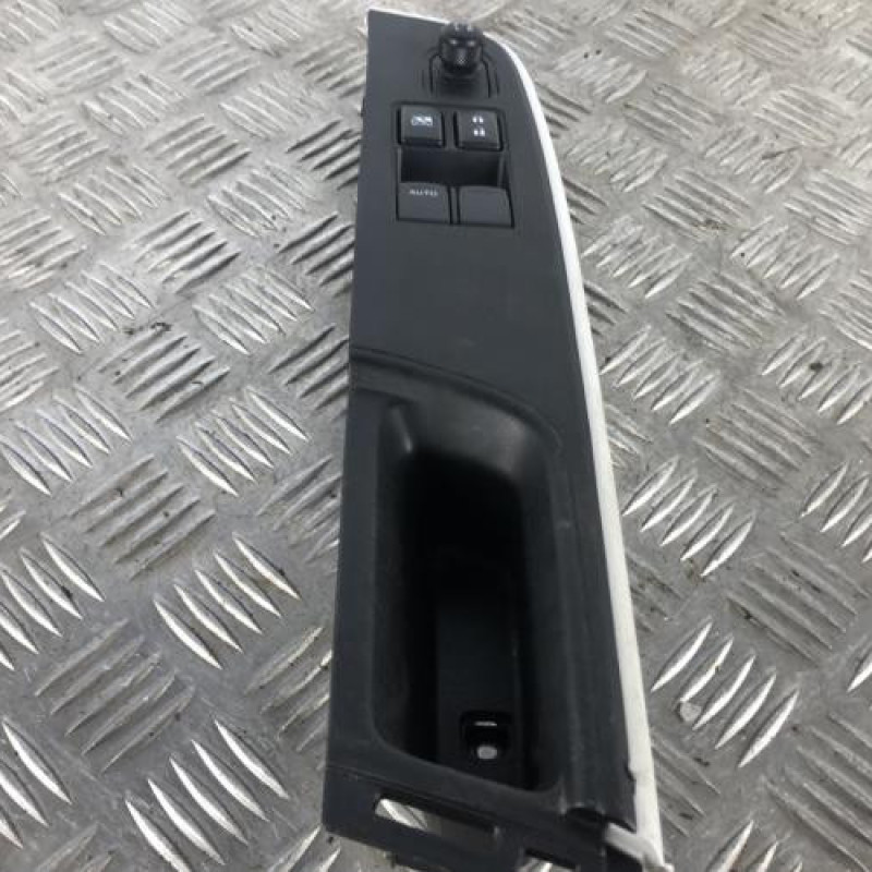 Interrupteur de leve vitre avant gauche SUZUKI SWIFT 5