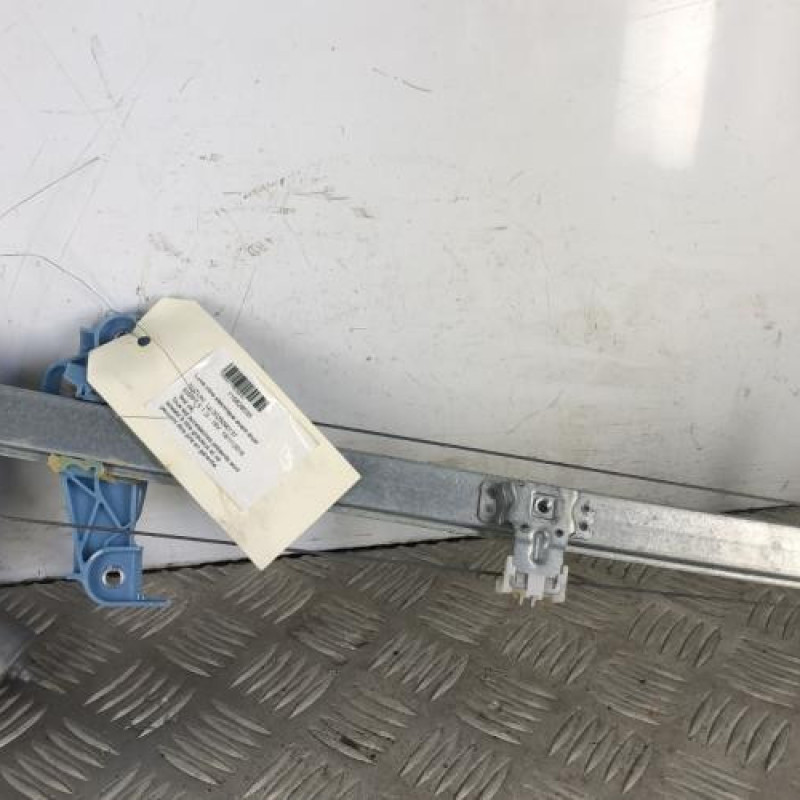 Leve vitre electrique avant droit SUZUKI SWIFT 5