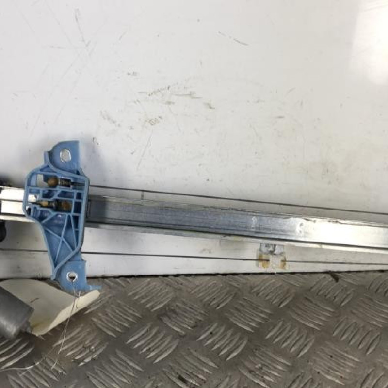 Leve vitre electrique avant gauche SUZUKI SWIFT 5