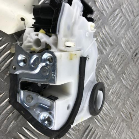 Serrure arriere droit SUZUKI SWIFT 5 Photo n°1