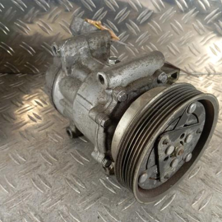 Compresseur clim MERCEDES CITAN 1 415 Photo n°1