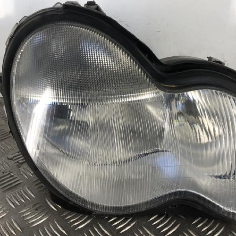 Optique avant principal droit (feux)(phare) MERCEDES CLASSE C 203